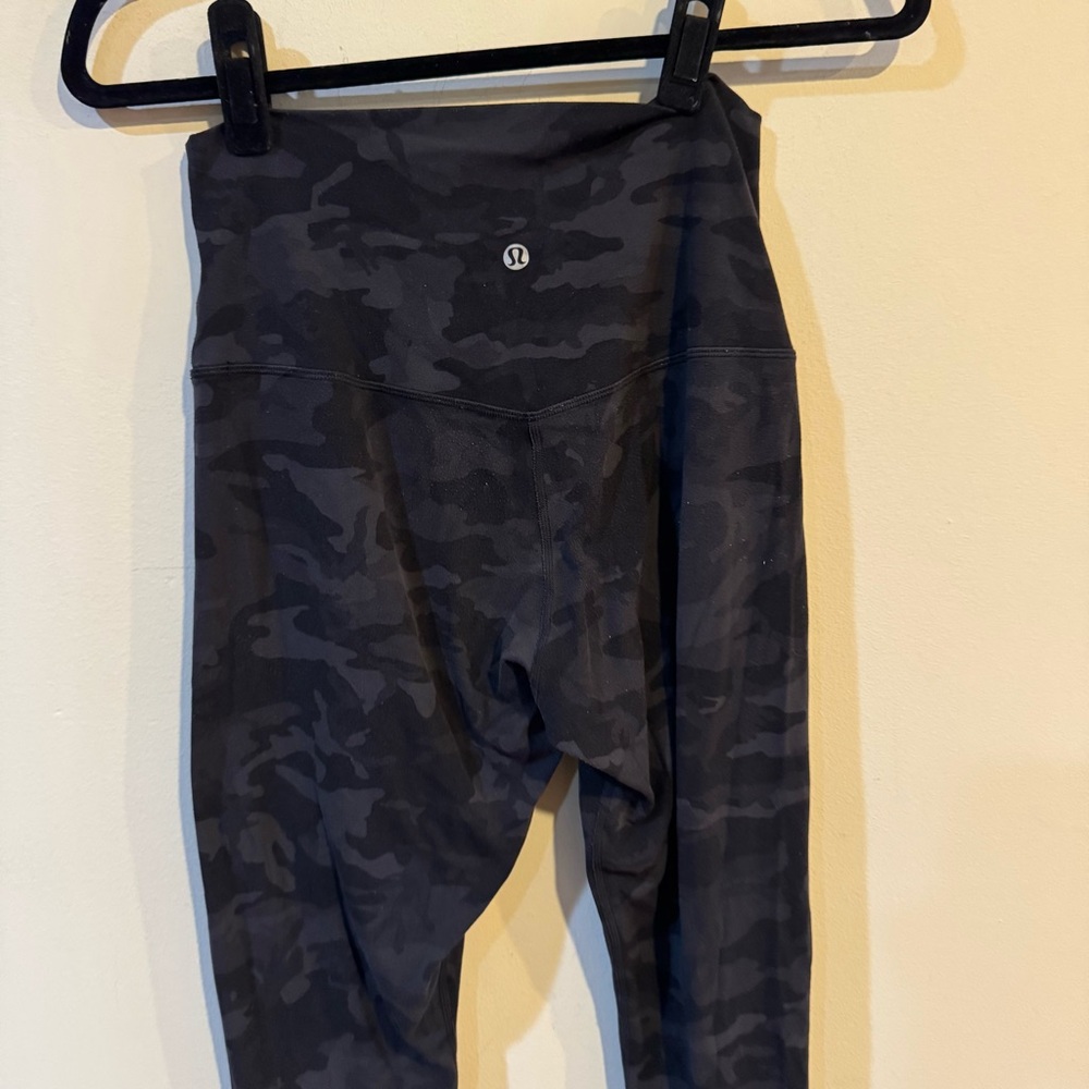 Lululemon align black incognito camo 28” pant - Picture 4 of 8